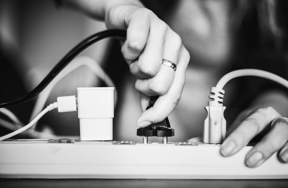 5 Benefits of Using Surge Protectors